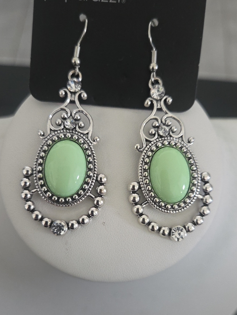 Paparazzi Cameo And Juliet Green Earrings NWT